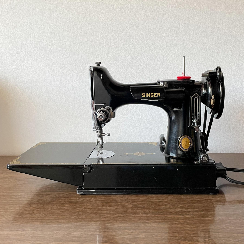 Macchina da cucire portatile Vintage Singer Featherweight